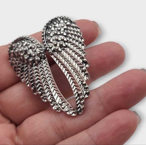 Textured Angel Wings Antique Silver Tone Statement Ring - Picture 3 of 10
